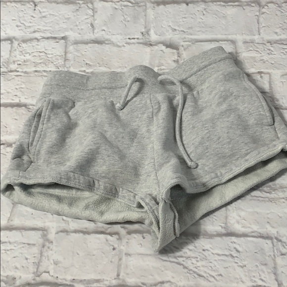 Aritzia Pants - Supper cute shorts